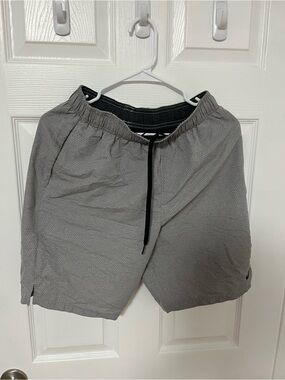 Nike Men's Gray Athletic Shorts